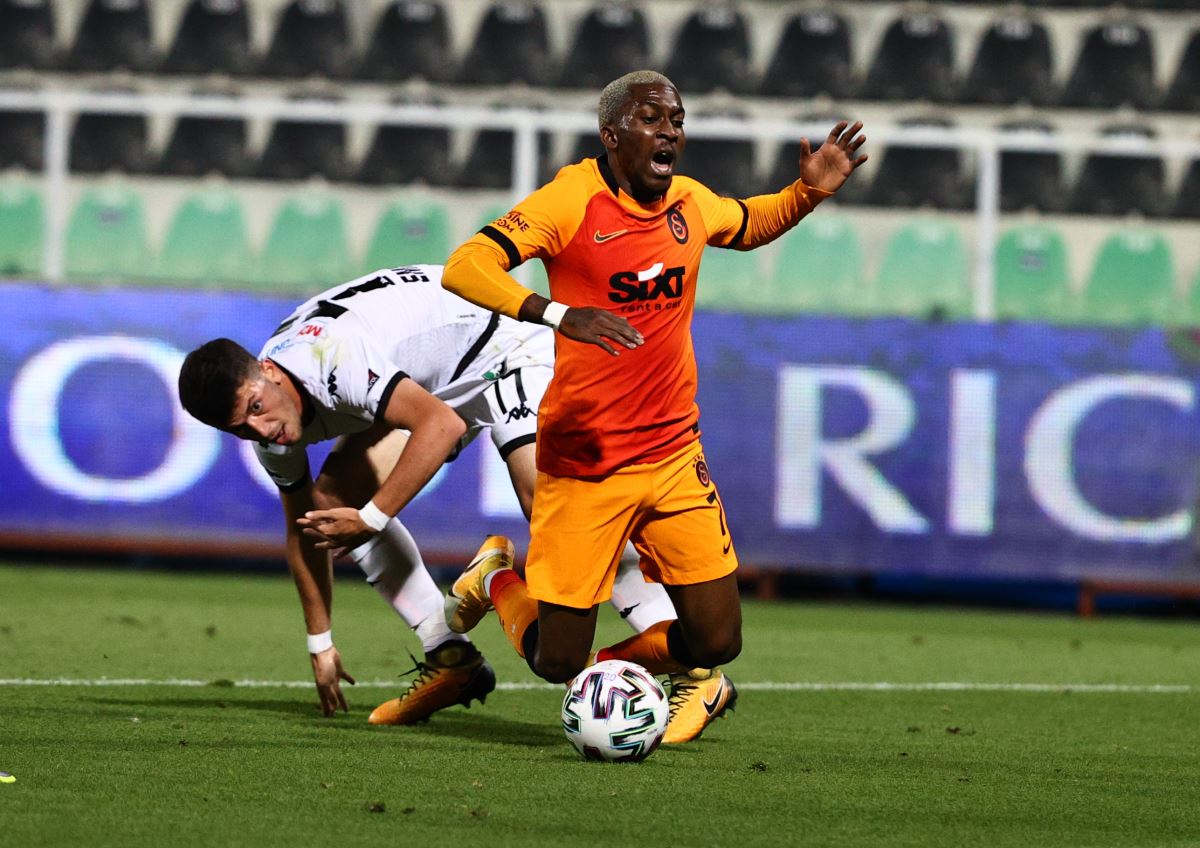 Henry Onyekuru, sosyal medya hesabından yaptığı paylaşımla Galatasaray'a veda etti