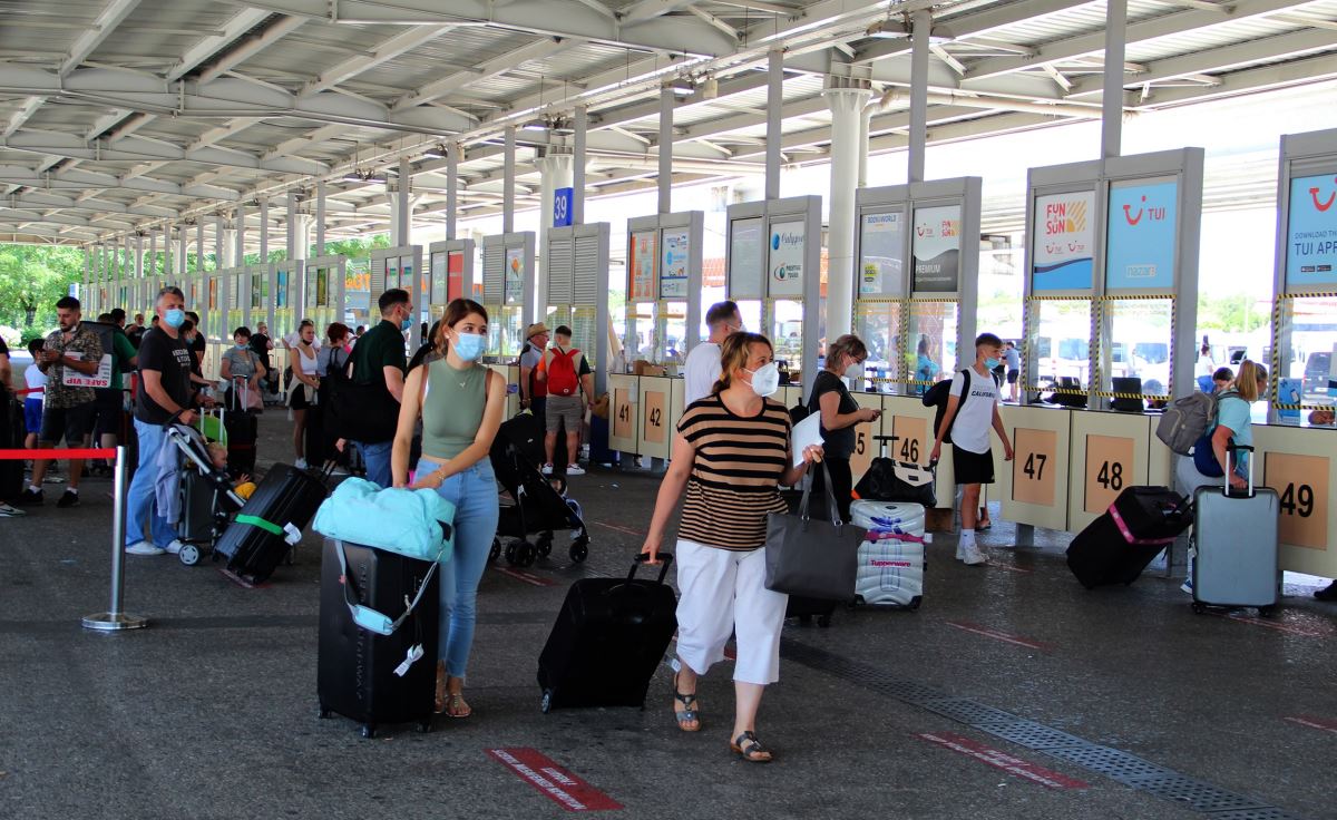 Antalya Havalimanı'nda tarihi yoğunluk