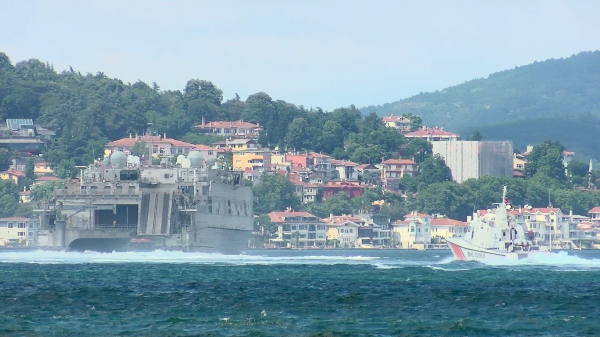 ABD savaş gemisi Boğaz'dan geçti (08.07.2021)