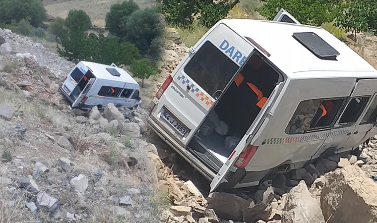 Malatya'da yolcu minibüsü devrildi: 15 yaralı