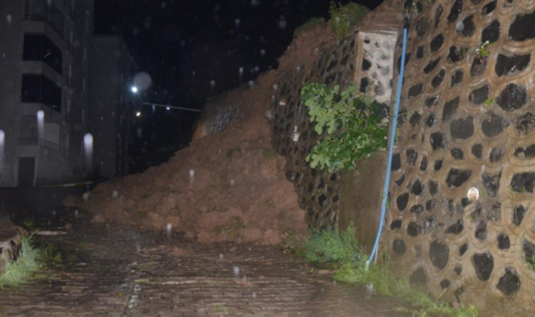 Ordu'da heyelan: 10'ar katlı binalara tahliye