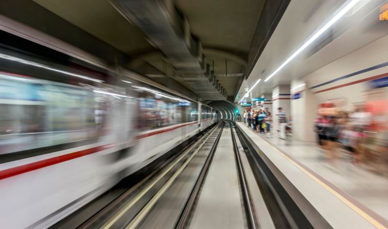 İzmir’de metroda ücretsiz internet hizmeti başladı