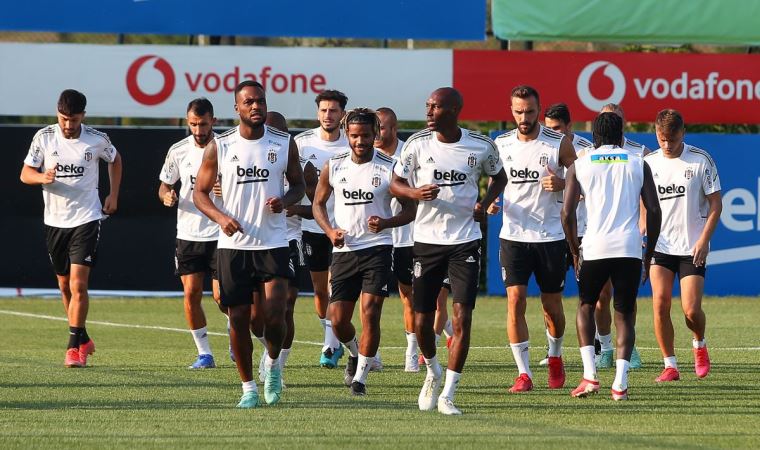 Beşiktaş'ın Rizespor kamp kadrosunda Alex Teixeira yer almadı