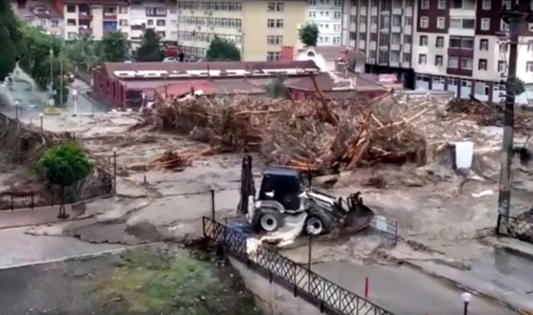 Kastamonu'da felaketin geliş anı böyle görüntülendi