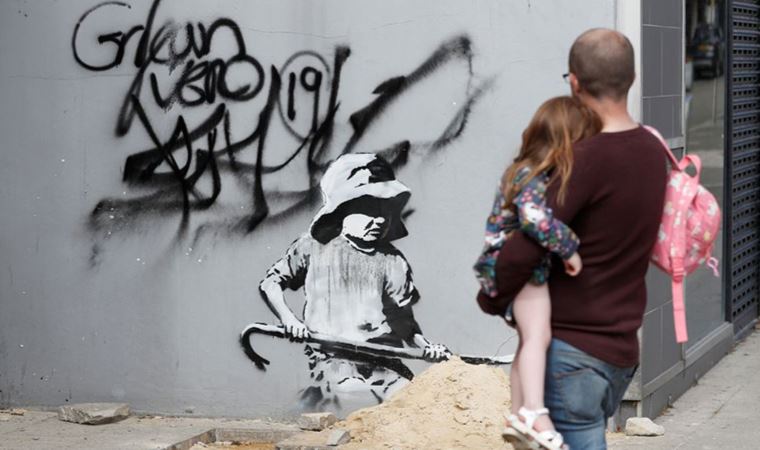 Banksy doğruladı: İngiltere'deki eserler bana ait