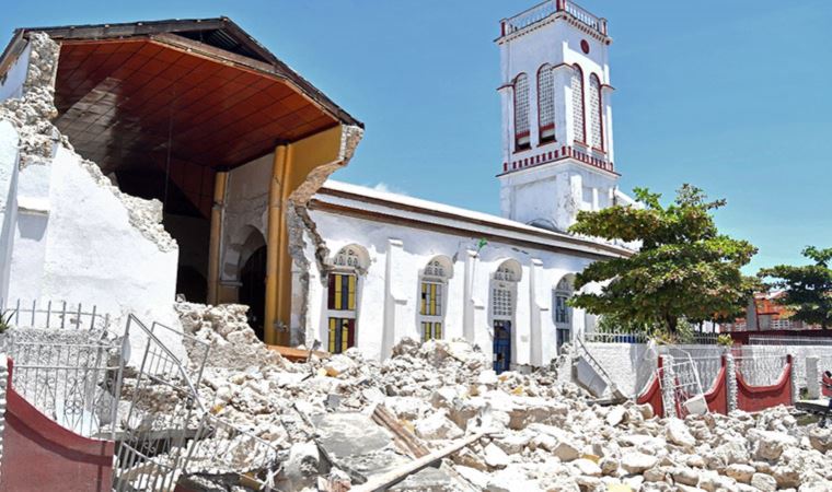 Haiti açıklarında meydana gelen depremde ölenlerin sayısı 1297'ye yükseldi