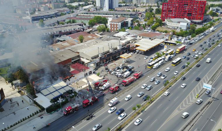 Kartal'da restoran alev alev yandı