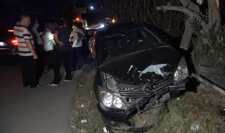 Arnavutköy'de 2 otomobilin çarpıştığı kazada anne ve 2 oğlu yaralandı