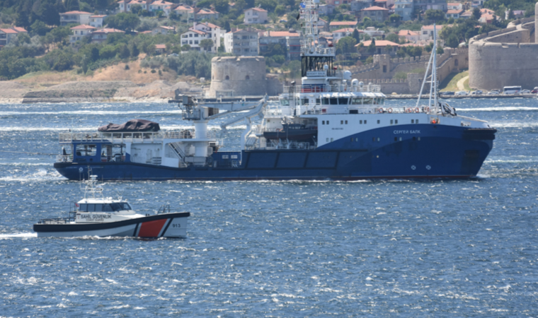 Arızalı tanker Çanakkale Boğazı'ndan geçirildi