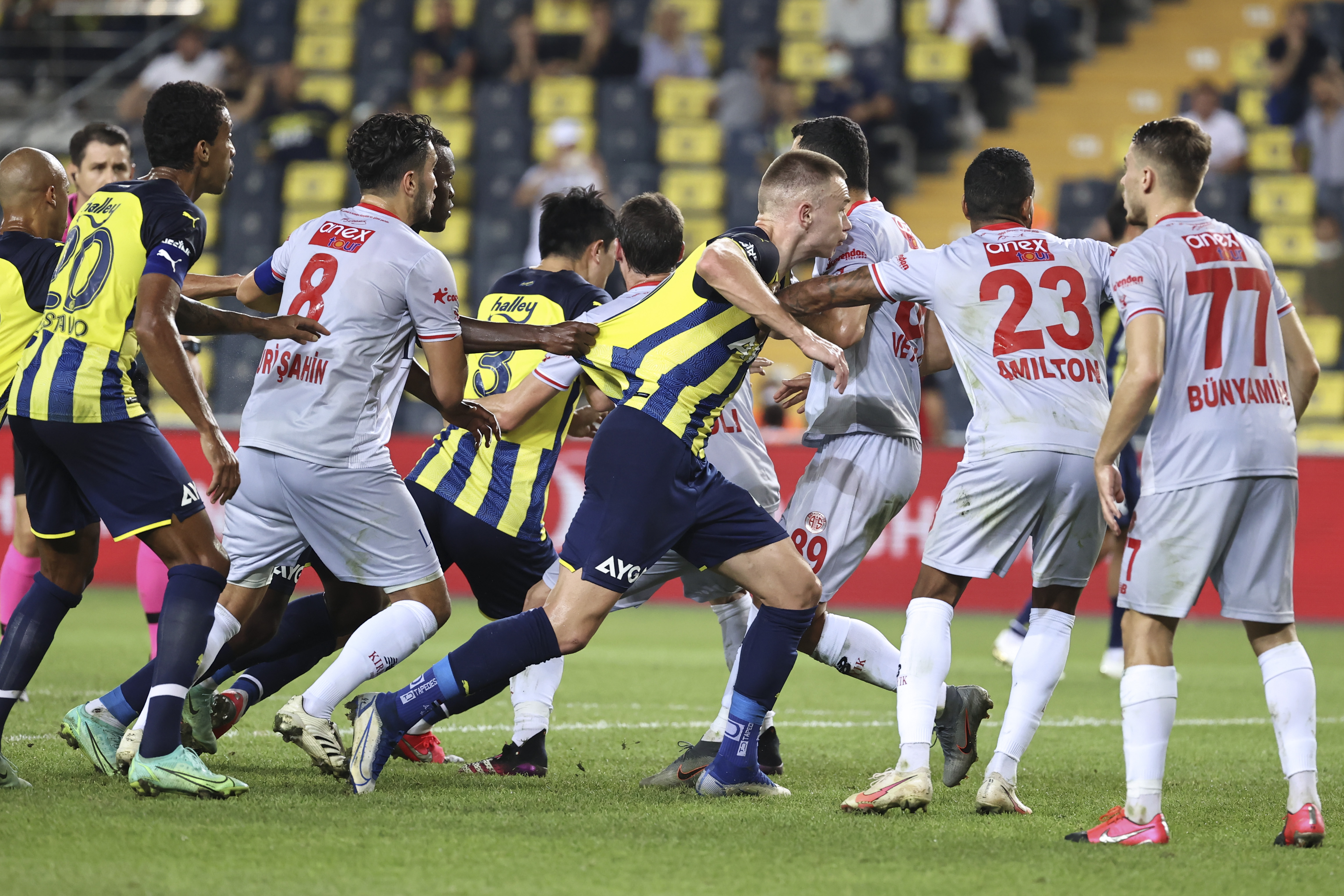 Fenerbahçe Antalyaspor'u Mağlup Etti | 2-0