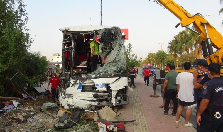 Mersin’de otobüs şarampole yuvarlandı: 33 yaralı