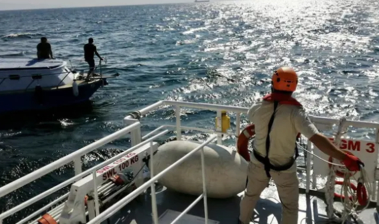 Büyükada açıklarında sürüklenen tekne kurtarıldı