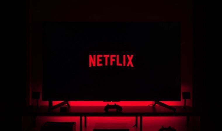 Eşcinsel karakter nedeniyle Türkiye'de çekilememişti: Senaryosunu Ece Yörenç'in yazdığı Netflix dizisi 190 ülkede yayımlanacak