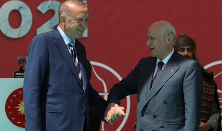 Erdoğan ve Bahçel'nin verdiği kare dikkat çekti: Ne anlama geliyor?