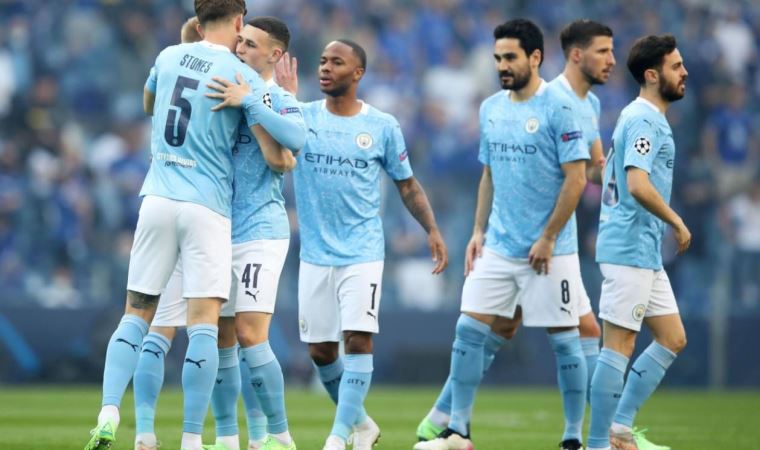 Manchester City, Vincent Kompany ve David Silva’nın heykellerini dikti