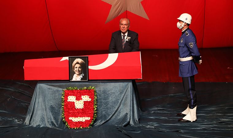 Devlet sanatçısı Nedret Güvenç son yolculuğuna uğurlandı