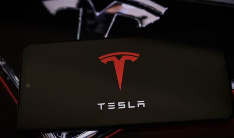 ABD'nin Florida eyaletinde gelişmiş sürücü destek sistemi bulunan Tesla, iki araca çarptı