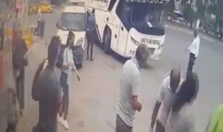 Polis memuru, otobüs ile araç arasına sıkıştı