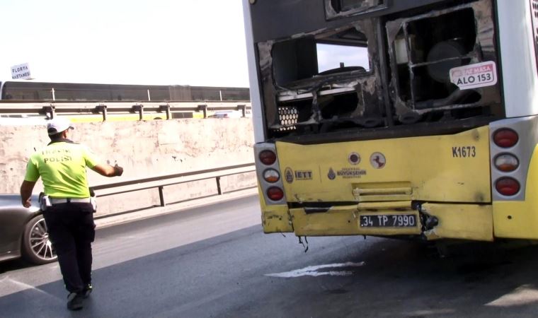 Avcılar'da hafriyat kamyonu İETT otobüsüne çarptı: 2 kadın yaralandı