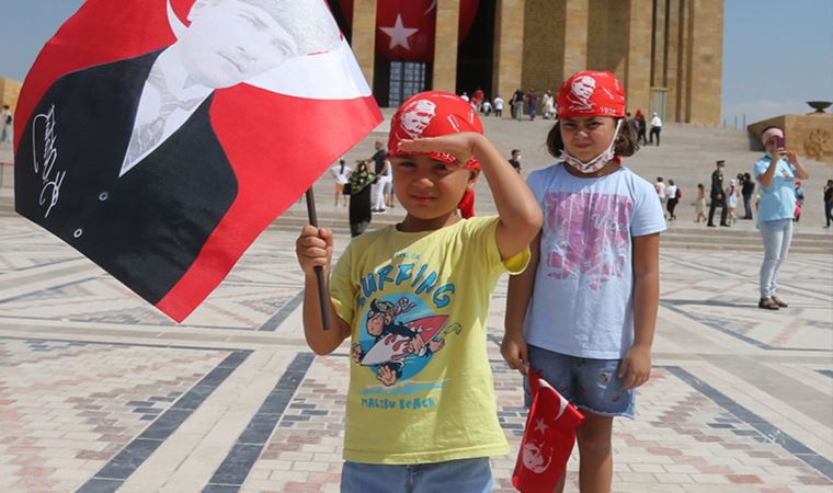 Ankara’da 30 Ağustos Zafer Bayramı’nda yurttaşlar Anıtkabir’e akın etti