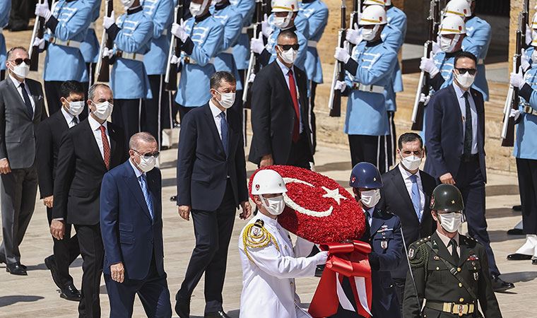 İstifa ettiği iddia edilmişti: Erdoğan'ın yanı başında poz verdi