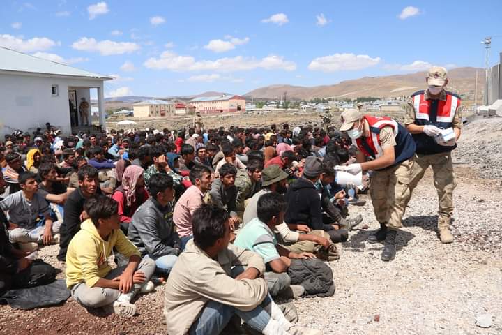 Kullandığı TIR'da 300 kaçak göçmen yakalanan şoför tutuklandı