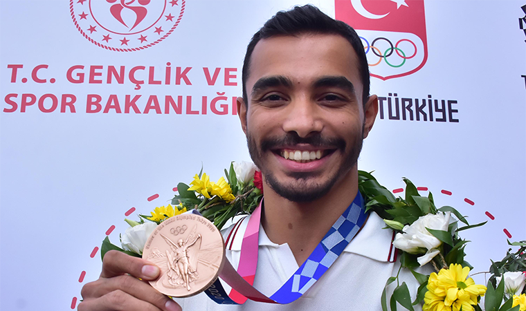 Ferhat Arıcan İzmir'de coşkuyla karşılandı