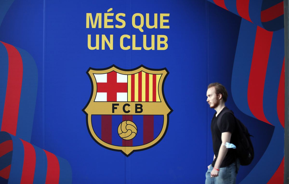 Barcelonalı taraftarlar Lionel Messi için Camp Nou'da toplandı