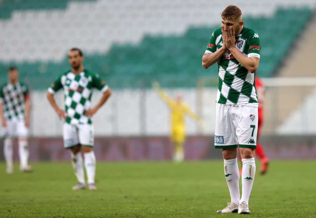 Fenerbahçe, Bursaspor'dan Burak Kapacak ile anlaştı