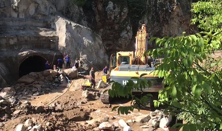 Erzurum'da HES tünelinde çalışırken selde kaybolan işçi aranıyor