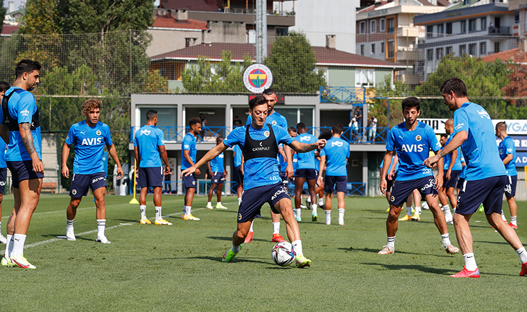 Fenerbahçe'de Jose Sosa takımla birlikte çalıştı