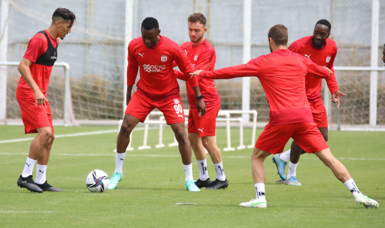 Şafak Sezer'den Sivasspor antrenmanına ziyaret