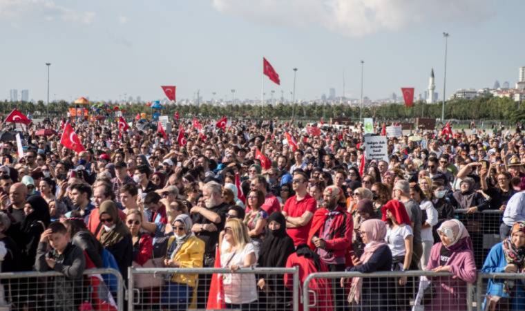 TTB’den aşı karşıtı mitinge sert tepki: Sağlık çalışanlarının özverisi hiçe sayılıyor