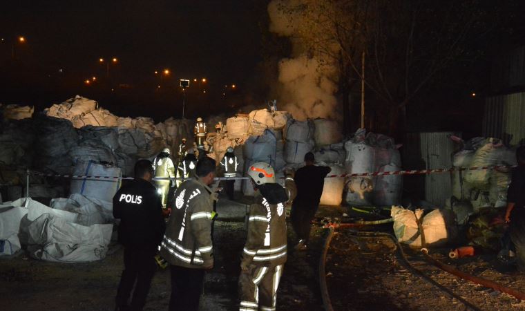 Avcılar'da geri dönüşüm merkezinde korkutan yangın