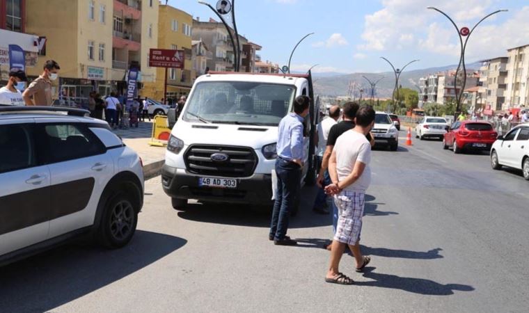 Okul forması almaya giderken kamyonet çarpan Merve, yaşama tutunamadı