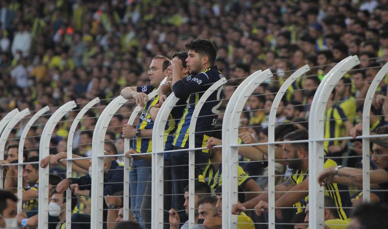 Fenerbahçeli taraftarlardan maç sonrasında hakemlere sert tepki