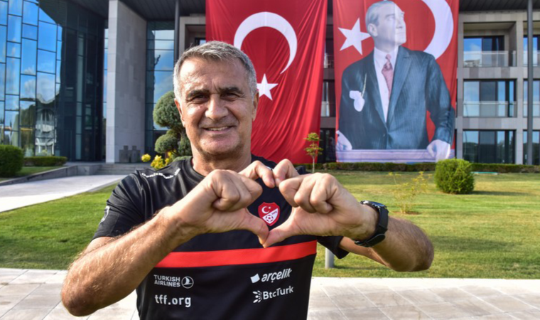 Şenol Güneş eşyalarını topladı ve personelle vedalaştı