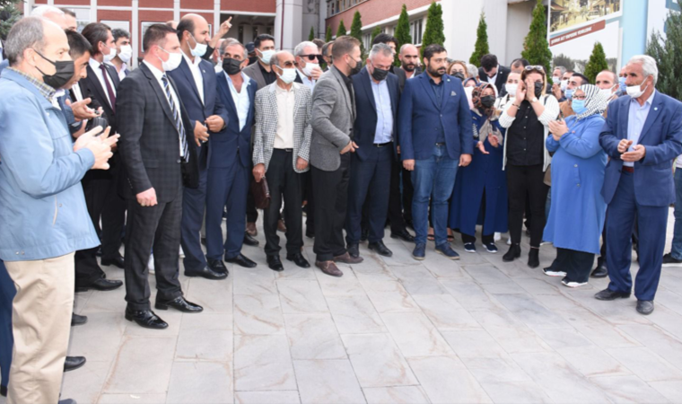 İYİ Parti'den, küfreden AKP'li Belediye Başkanı Mehmet Sekmen'e protesto