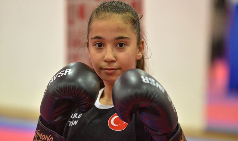 12 yaşındaki Ayşegül Yıldız, muay thai sporunda Avrupa birincisi