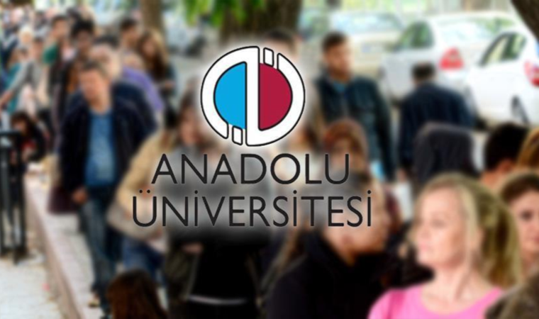 Anadolu Üniversitesi, stok görüntü paylaşarak, 'sorular yola çıktı' dedi