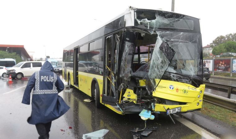 Maltepe'de İETT otobüsüyle kamyonet çarpıştı; D-100 kapandı