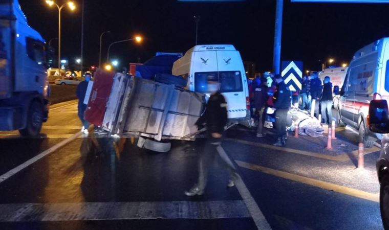 İşçileri taşıyan minibüs TIR'la çarpıştı: 5’i çocuk 17 yaralı