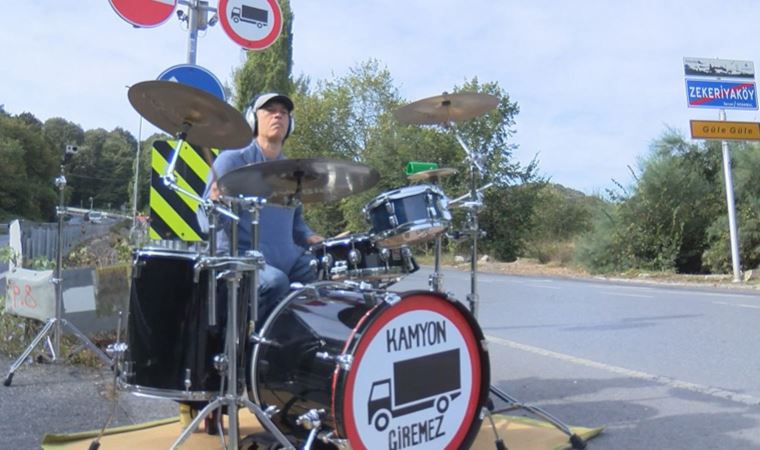 Müzisyenden kamyonculara yol ortasında bateriyle protesto