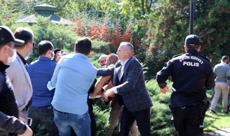 Aşı karşıtlarından yeni miting: HES kodu göstermedi, polise yumruk attı