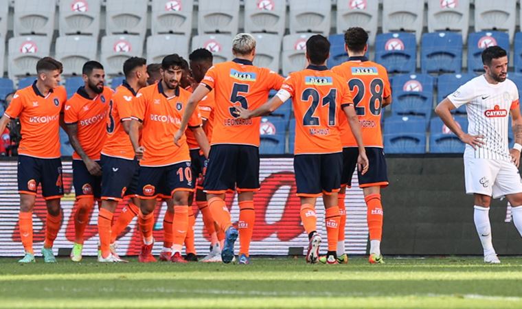 Başakşehir Okaka ile kazanmaya devam ediyor! | Medipol Başakşehir 3-0 Çaykur Rizespor