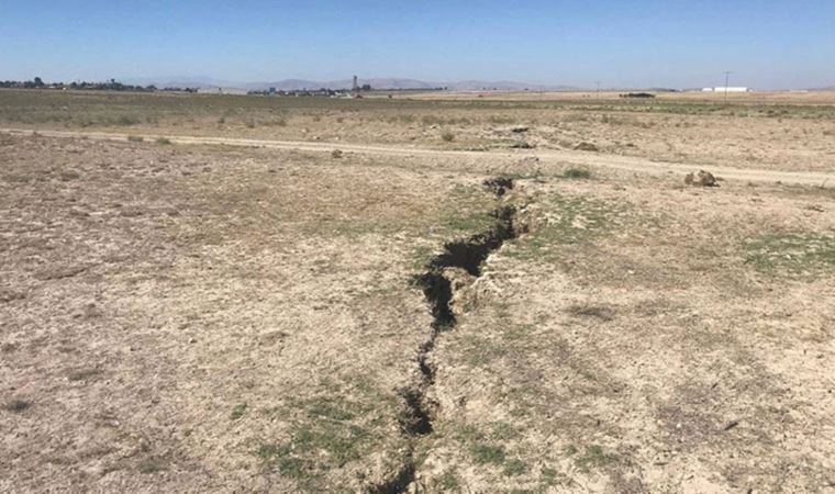 Konya Ovası'ndaki yüzey yarıkları yerleşim yerlerine ulaştı