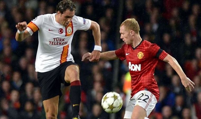 Paul Scholes, yolda kaldı, aracını bidonla doldurmak zorunda kaldı