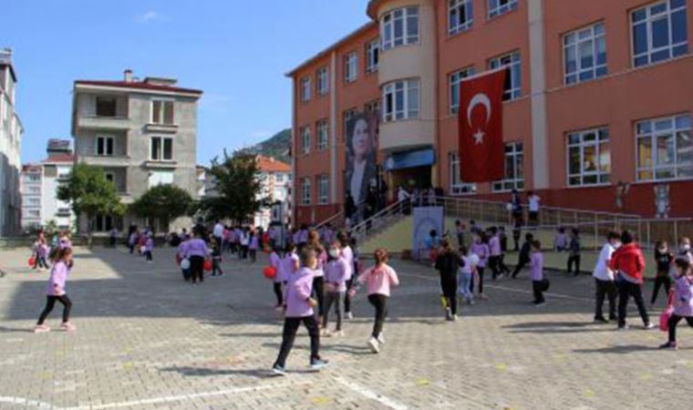 Bakan Özer: Okula devam oranı yüzde 95'in üzerinde