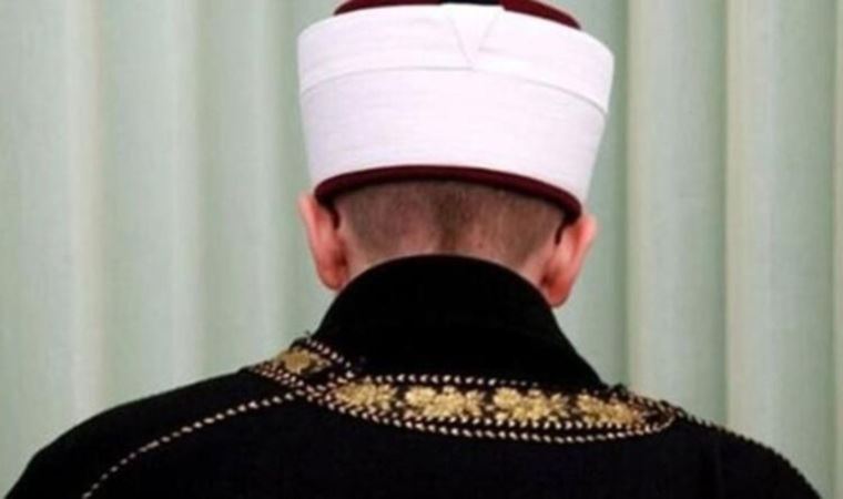 Namaz kılma bahanesiyle gittiği camide imamın sarık ve cübbesini çaldı