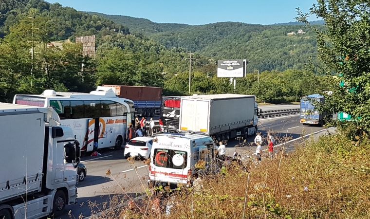 Sakarya'da 7 araç birbirine girdi: Çok sayıda yaralı